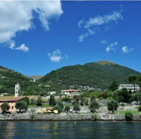 Sleeps 7 Apartment Ossuccio